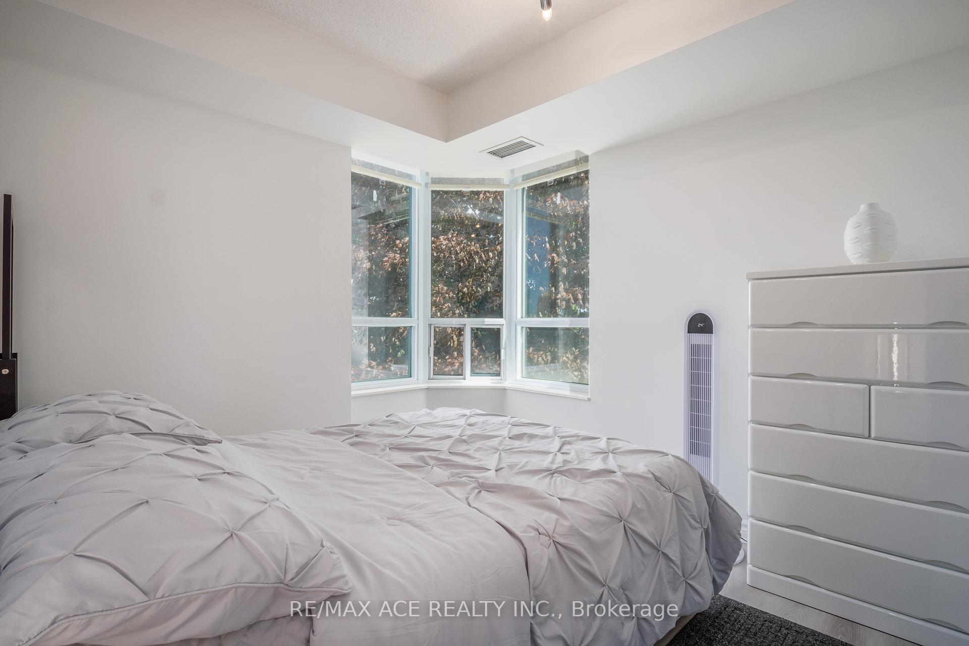 3 Bedrooms Condo at 61 Town Centre, Toronto For sale