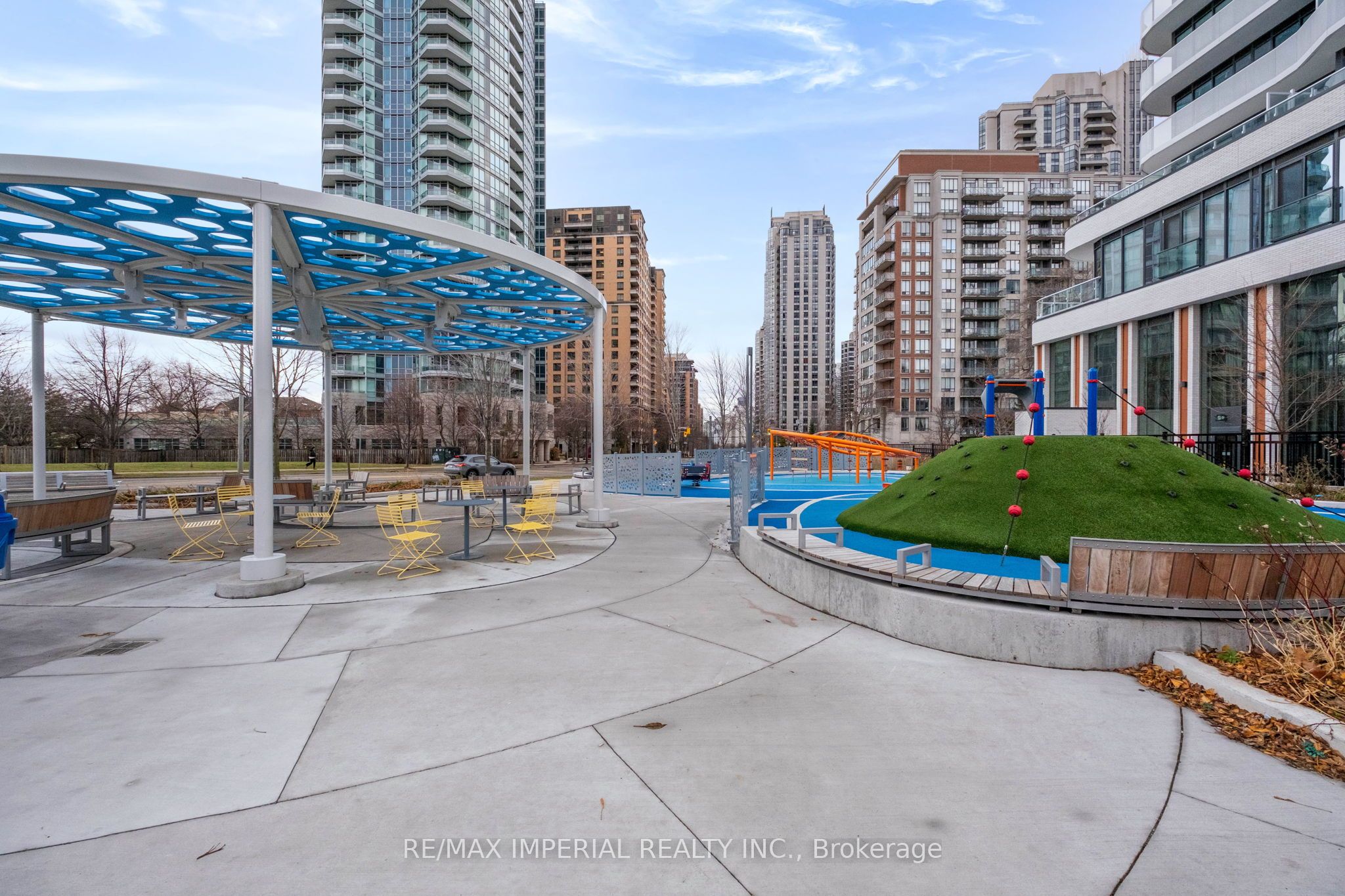 18 Holmes Avenue, #2210