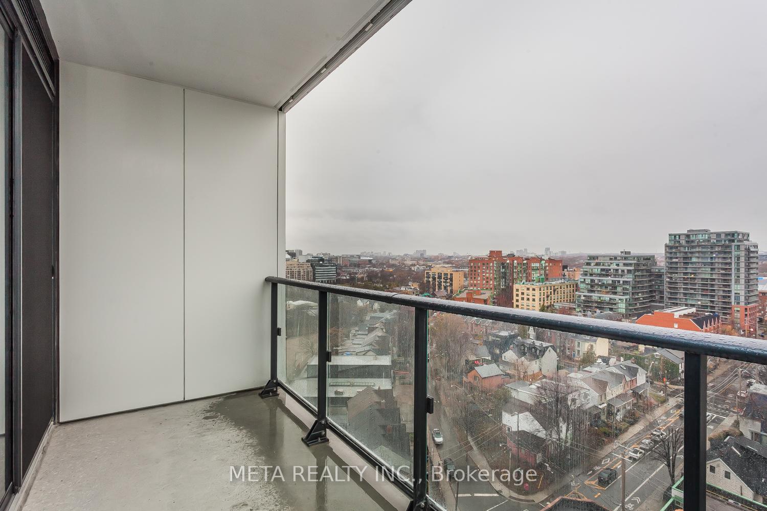 2 Bedrooms Condo at 9 Tecumseth, Toronto For sale