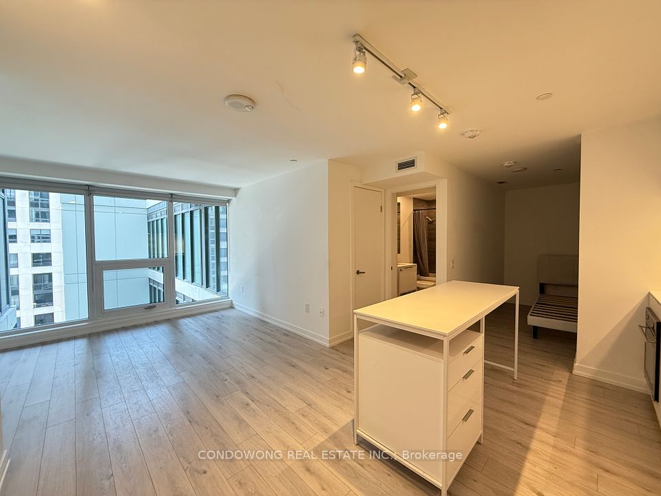 77 Shuter