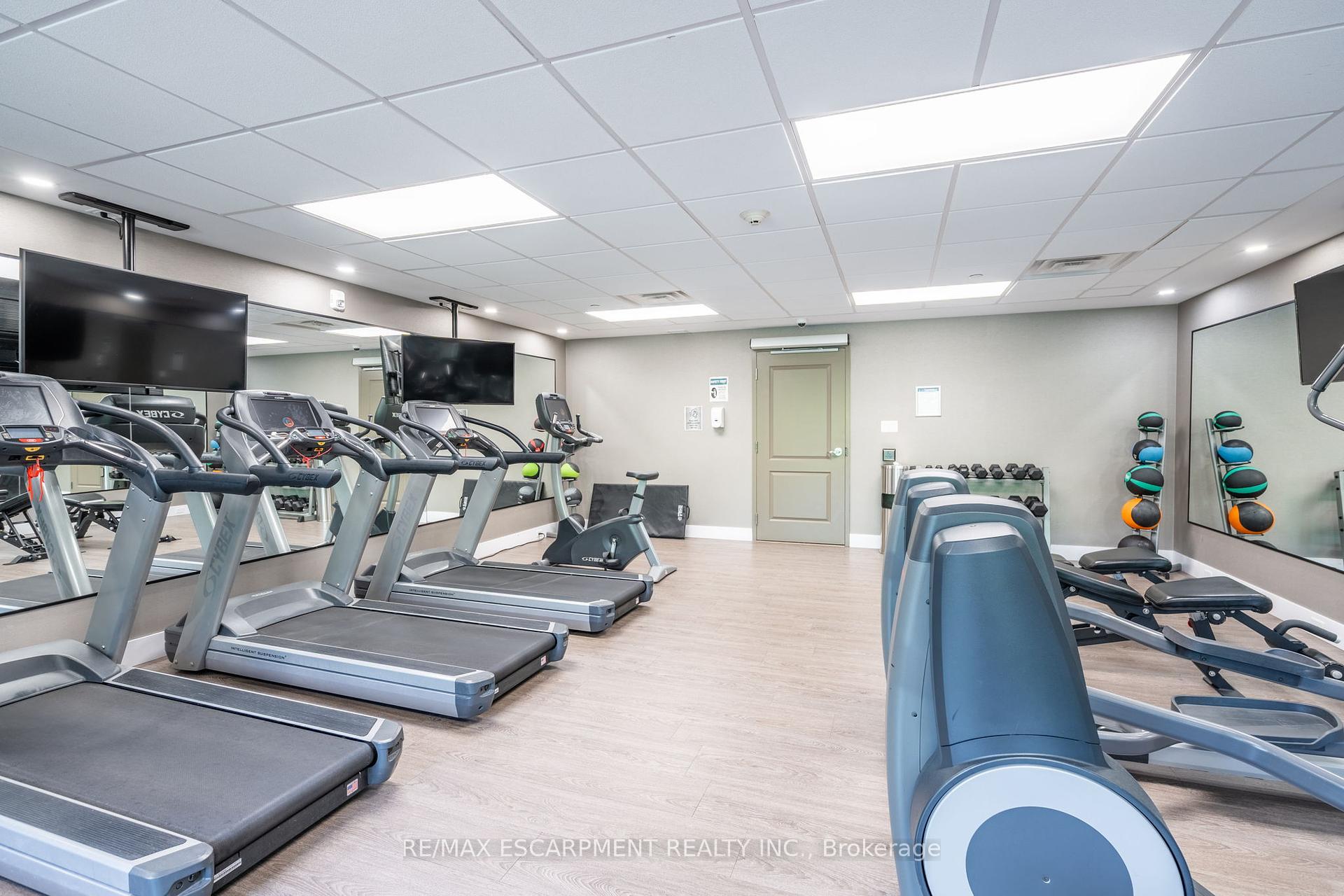 2 Bedrooms Condo at 125 Shoreview, Hamilton For sale