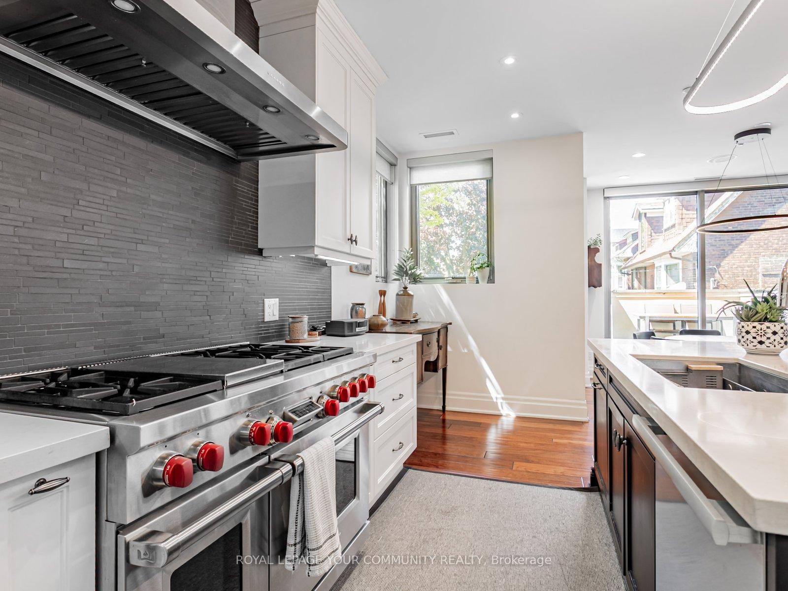 3 Bedrooms Condo at 1 Rainsford, Toronto For sale