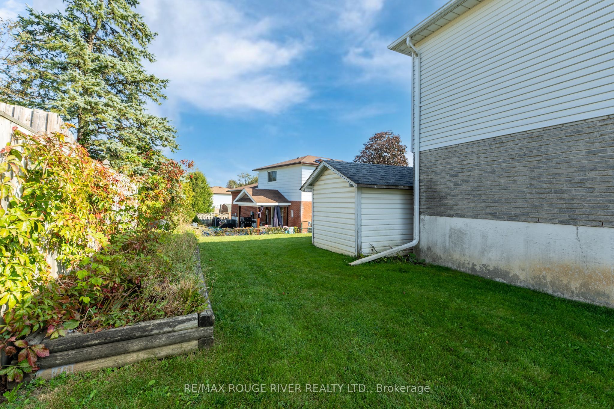1 Applewood Crescent