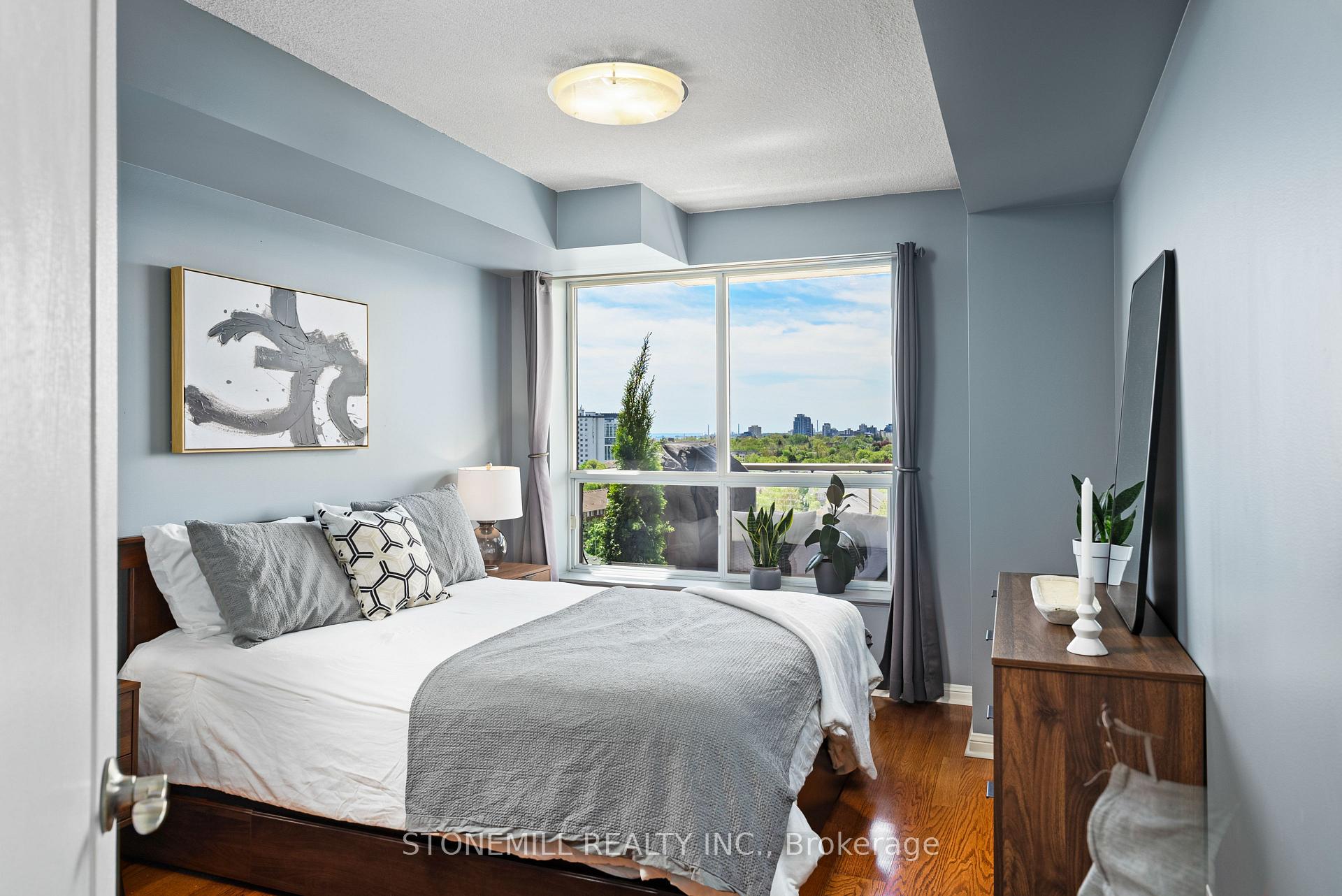 2 Bedrooms Condo at 1150 Parkwest, Mississauga For sale