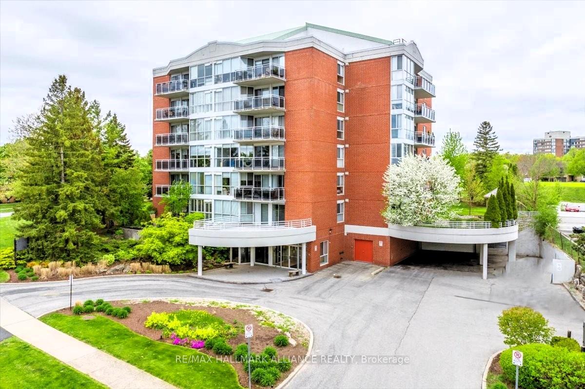 2 Bedrooms Condo at 1071 QUEENS, Oakville For sale