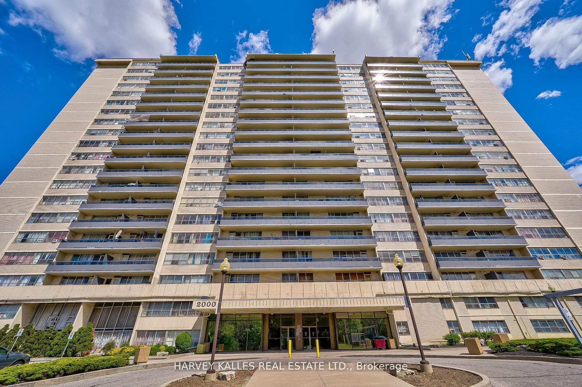 2000 Sheppard Avenue W 411