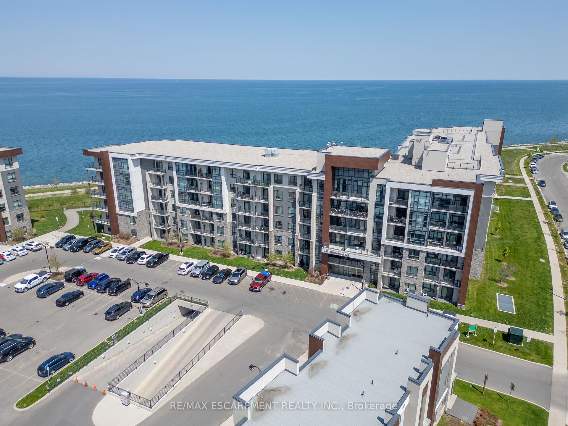 2 Bedrooms Condo at 101 Shoreview, Hamilton For sale