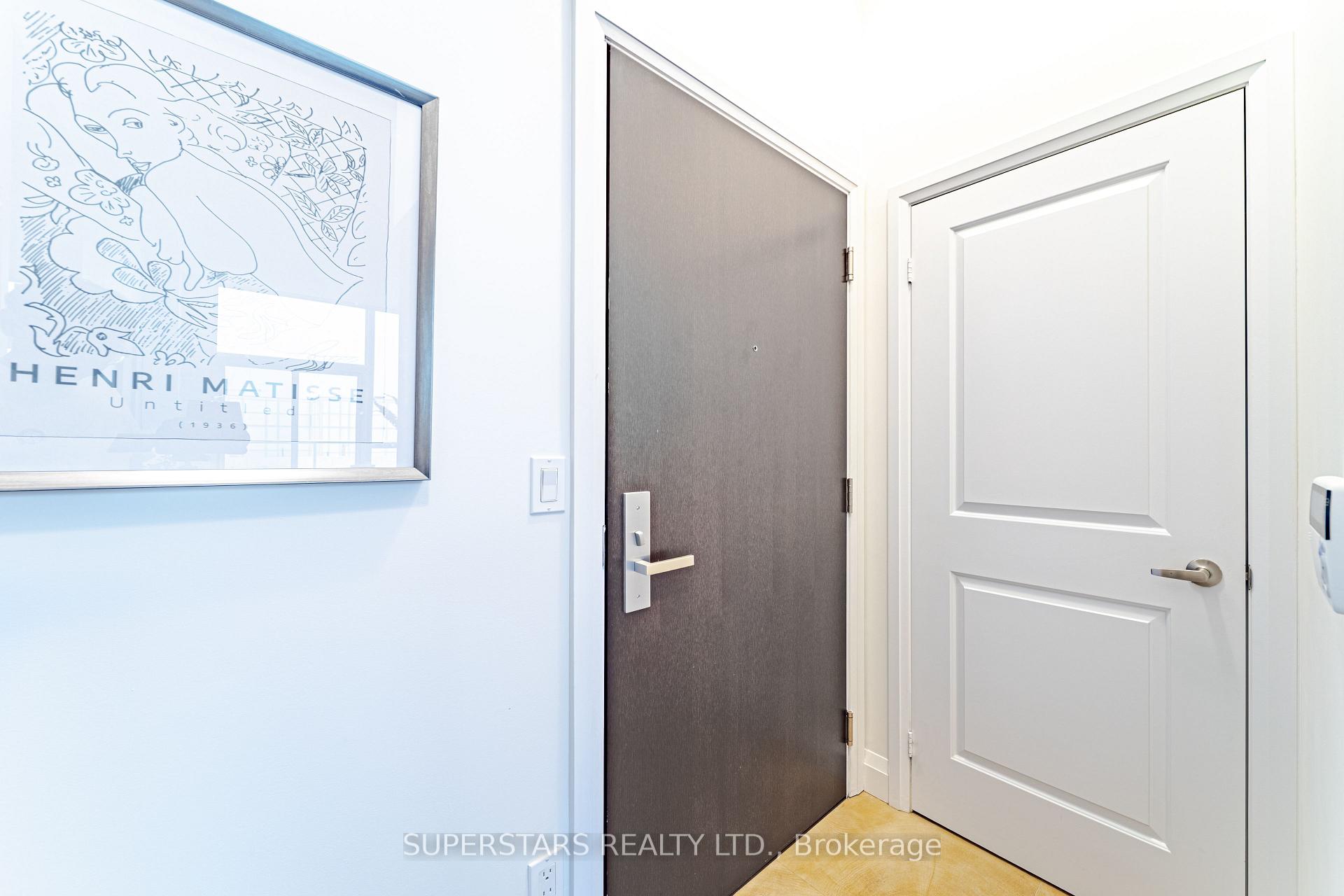 2 Bedrooms Condo at 65 Speers, Oakville For sale