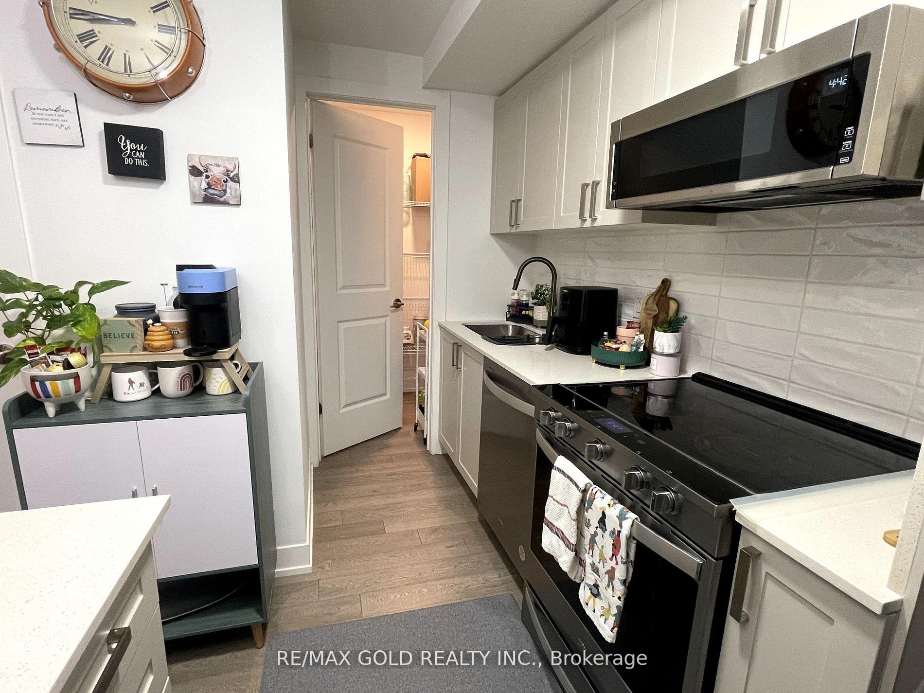 2 Bedrooms Condo at 1115 Douglas McCurdy Comm, Mississauga For sale