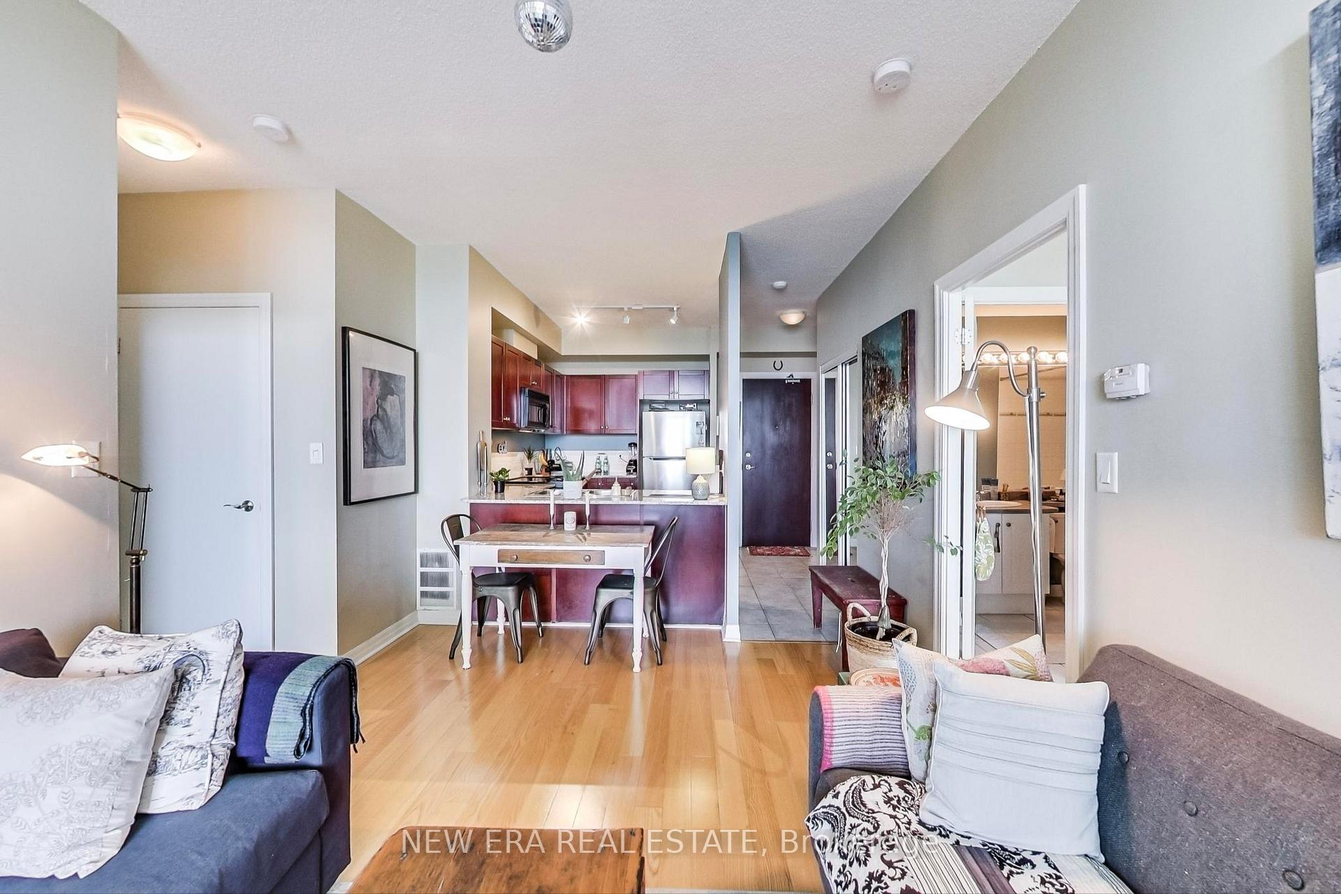 3 Bedrooms Condo at 1359 Rathburn, Mississauga For sale