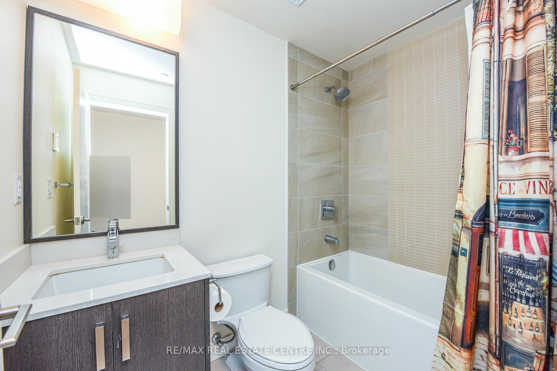 2 Bedrooms Condo at 1575 Lakeshore,  Mississauga For sale
