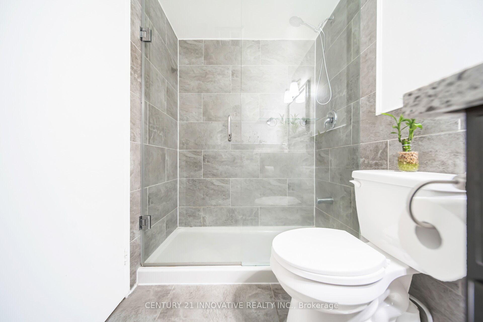 2 Bedrooms Condo at 100 Wingarden, Toronto For sale