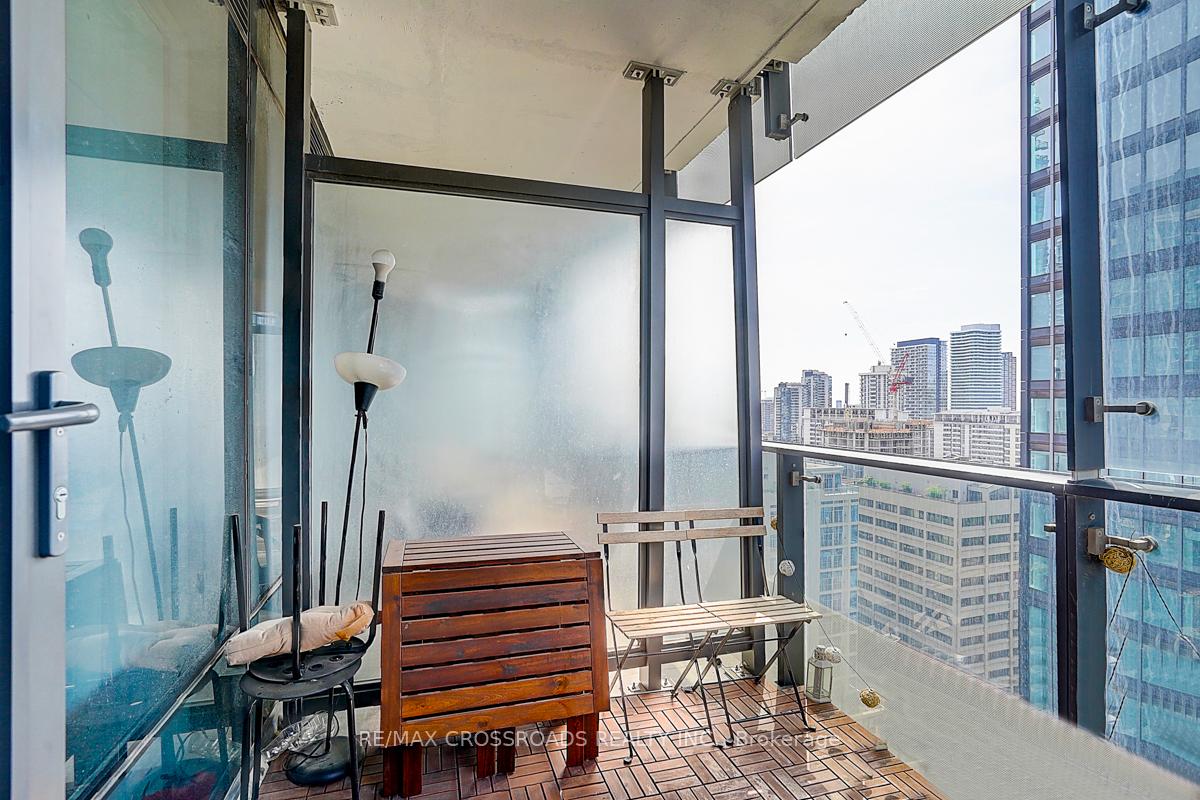 2 Bedrooms Condo at 5 St Joseph, Toronto For sale