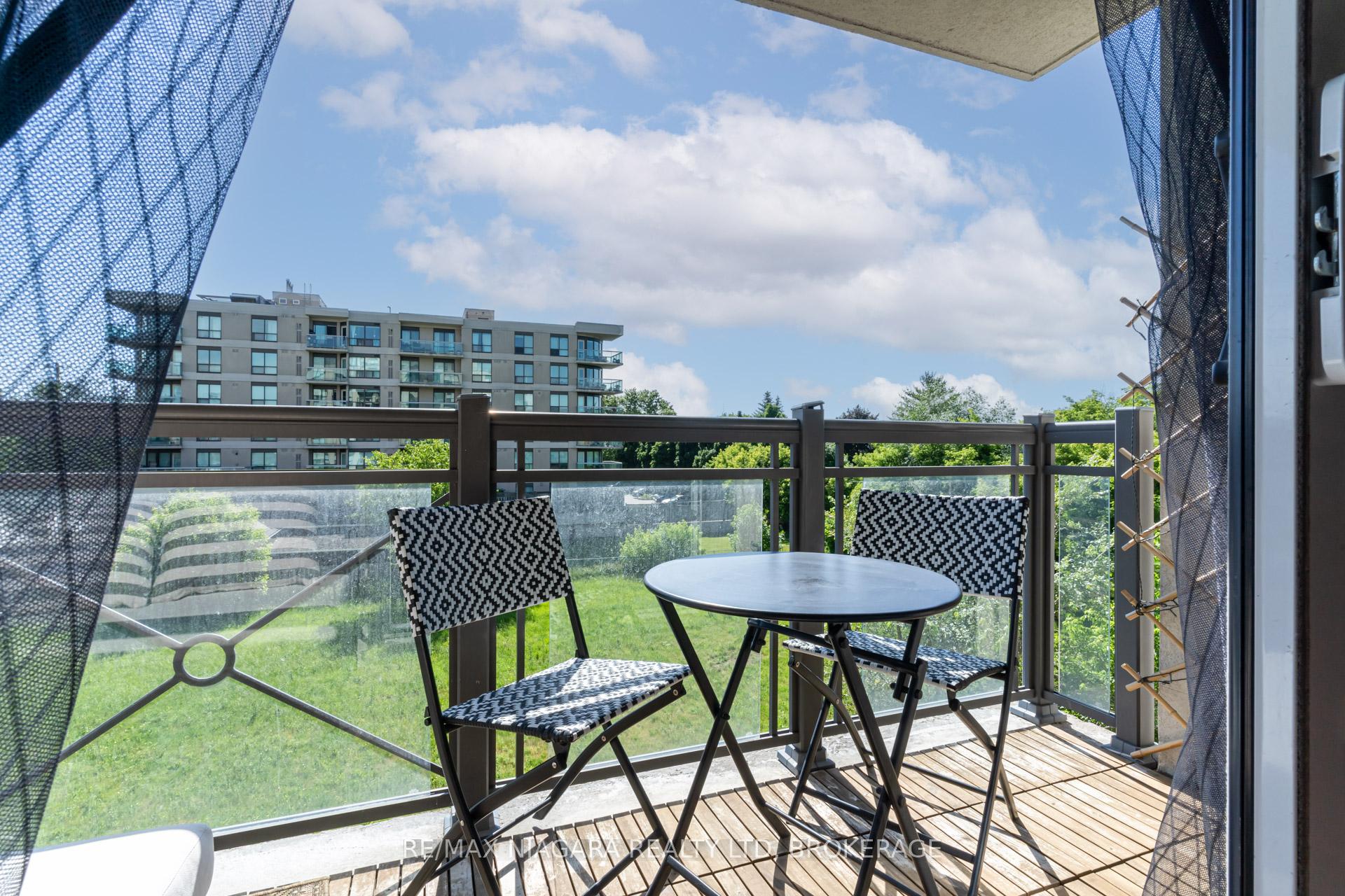 2 Bedrooms Condo at 872 Sheppard, Toronto For sale