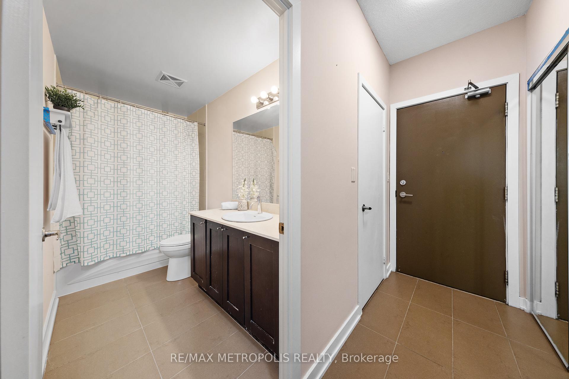2 Bedrooms Condo at 4065 Brickstone,  Mississauga For sale