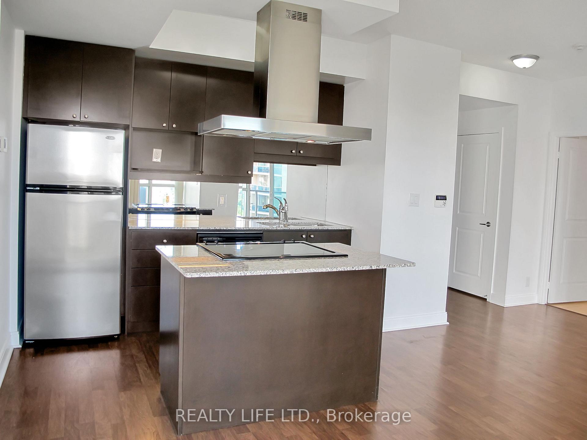 2 Bedrooms Condo at 60 Absolute, Mississauga For sale