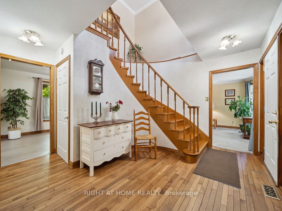 1857 Kensington Place, Severn, ON L3V 7J8