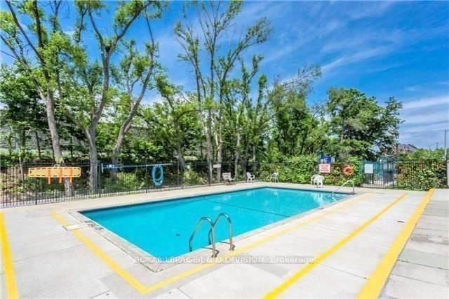 3 Bedrooms Condo at 130 Neptune, Toronto For sale
