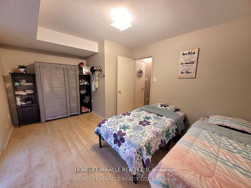 4 Bedrooms Condo at 22 Exchequer, Toronto For sale