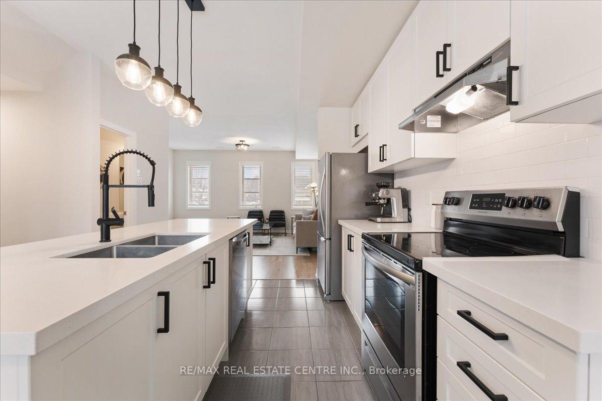 2 Bedrooms Condo at 219 Dundas, Hamilton For sale