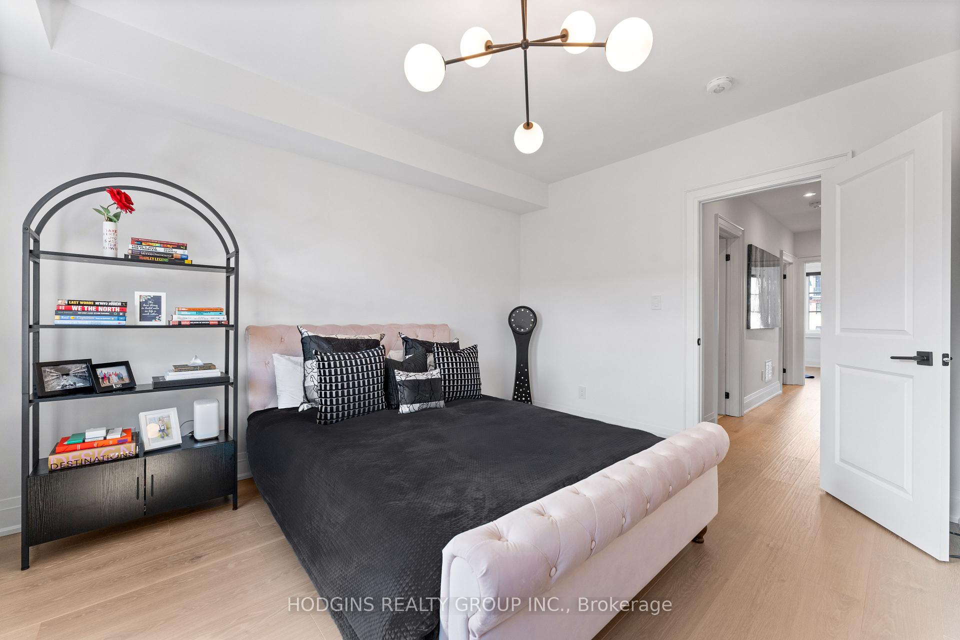 4 Bedrooms Condo at 10 Lunar, Mississauga For sale