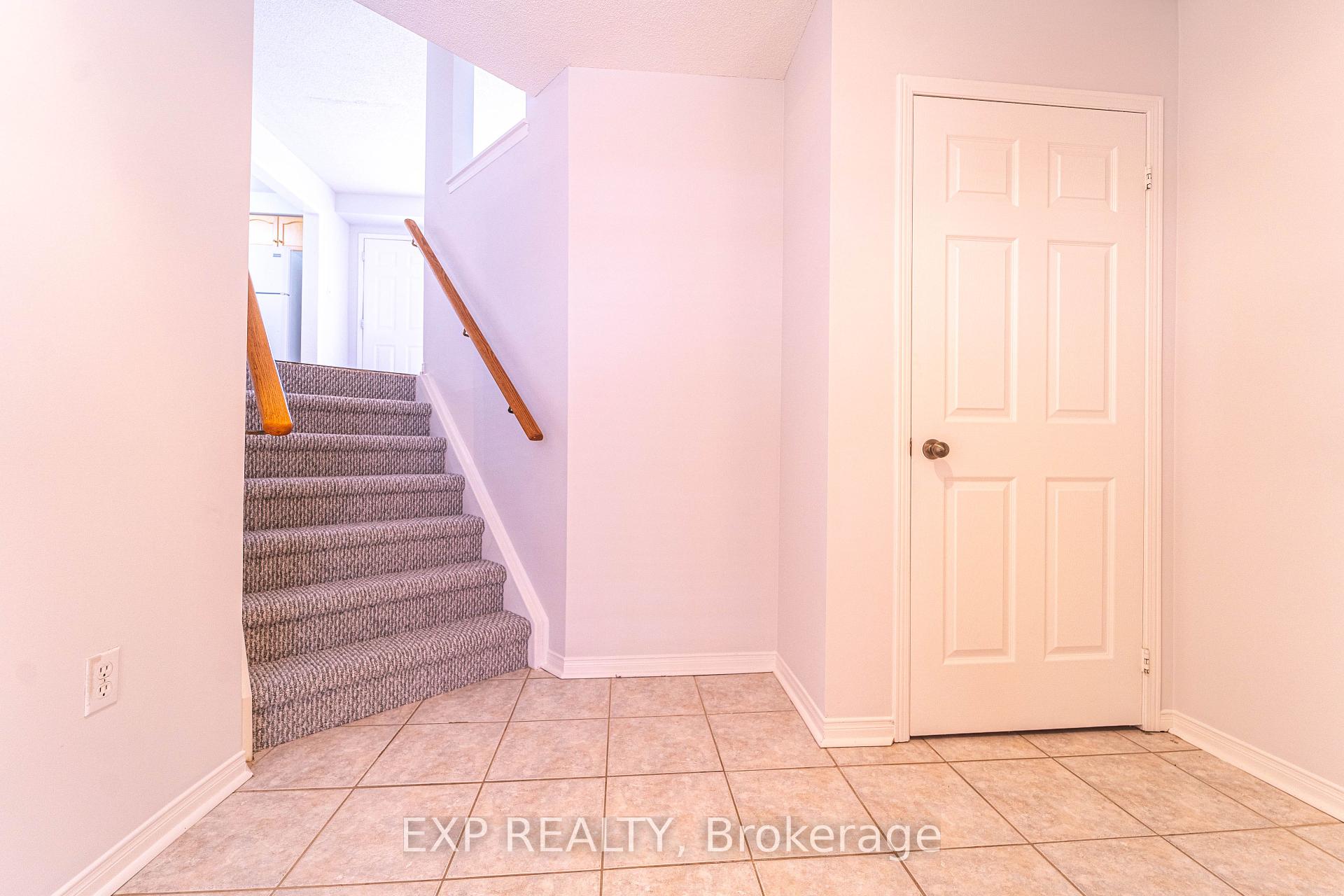 4 Bedrooms Condo at 199 Hillcrest, Mississauga For sale