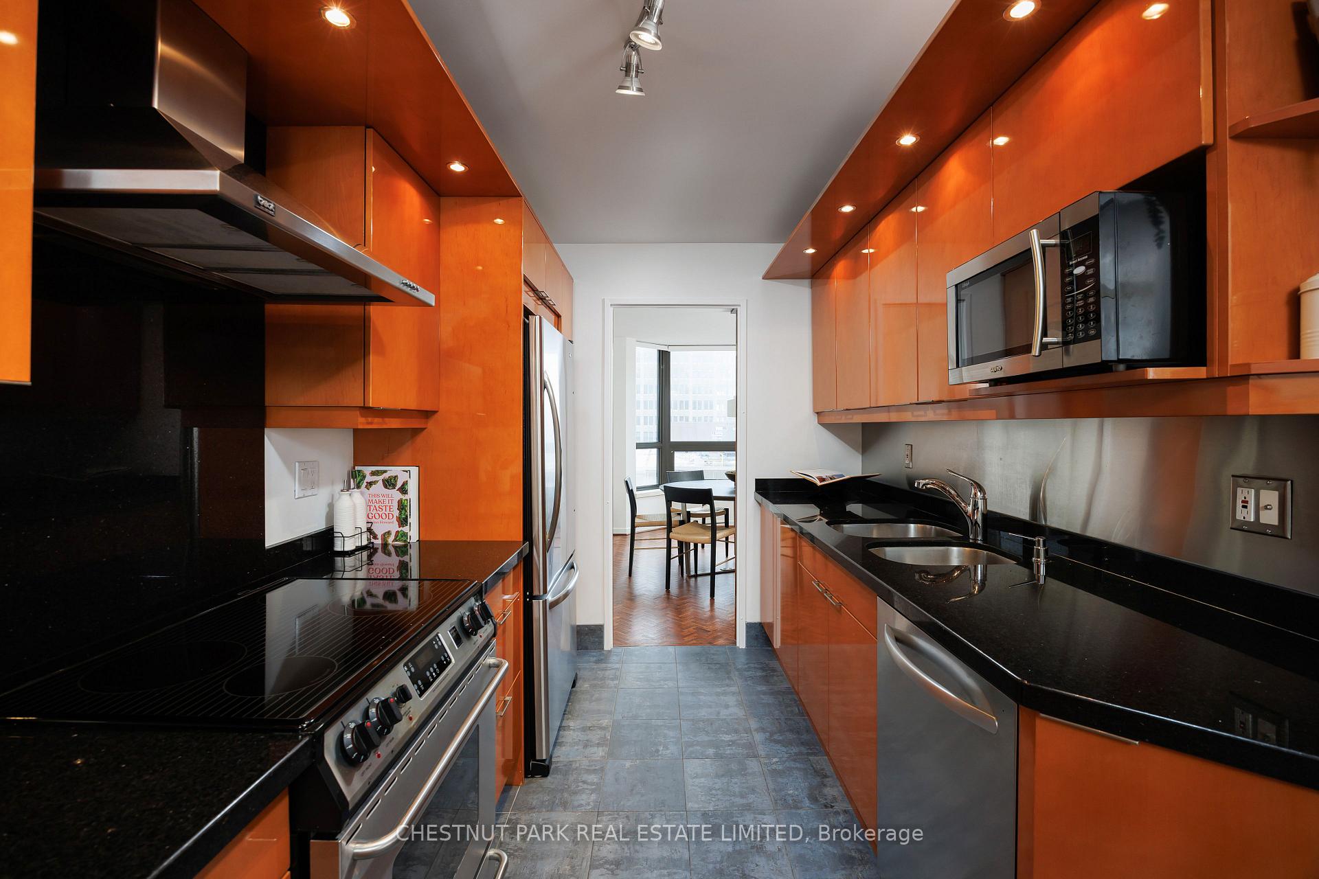 3 Bedrooms Condo at 62 Wellesley, Toronto For sale