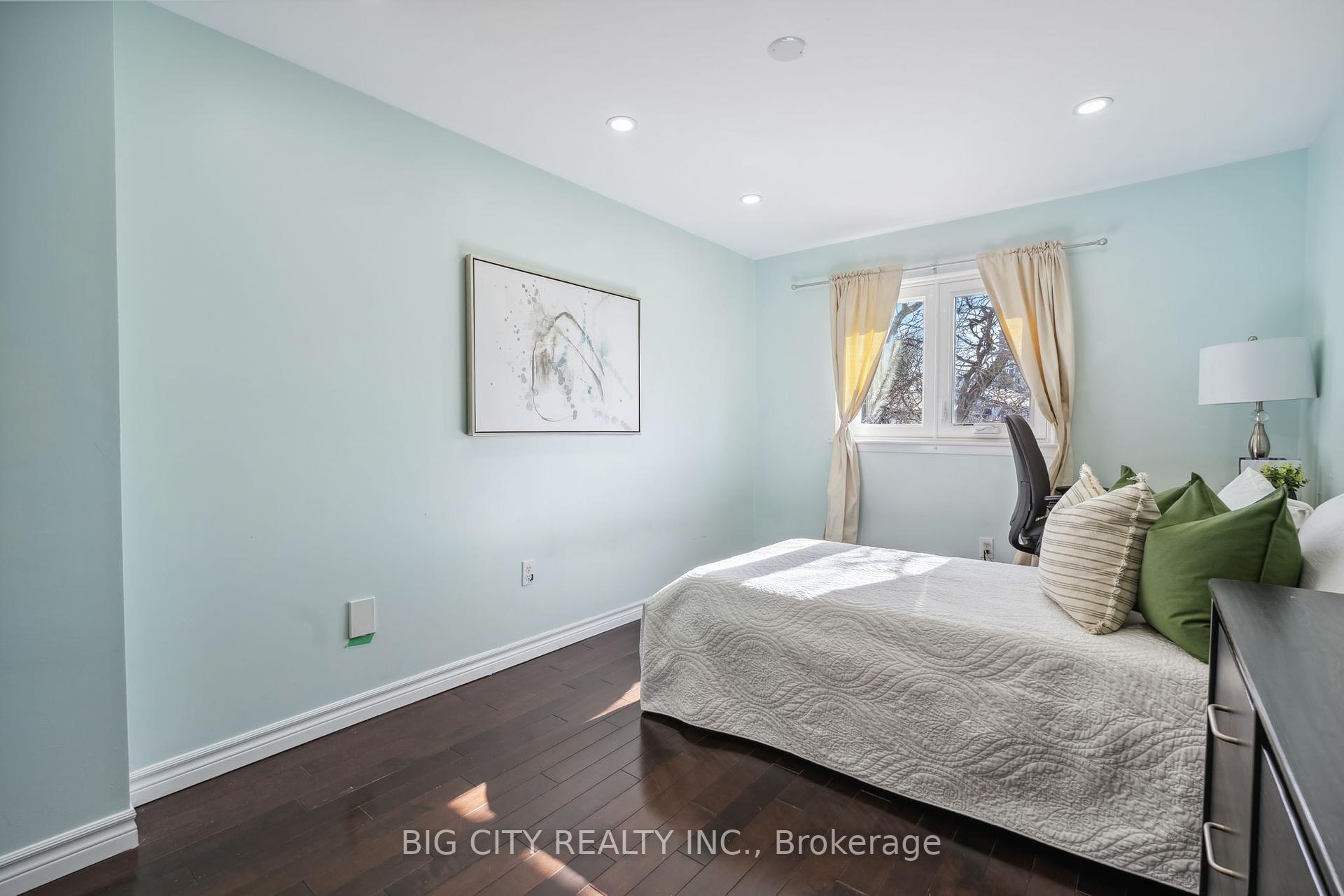 4 Bedrooms Condo at 321 Trudelle, Toronto For sale
