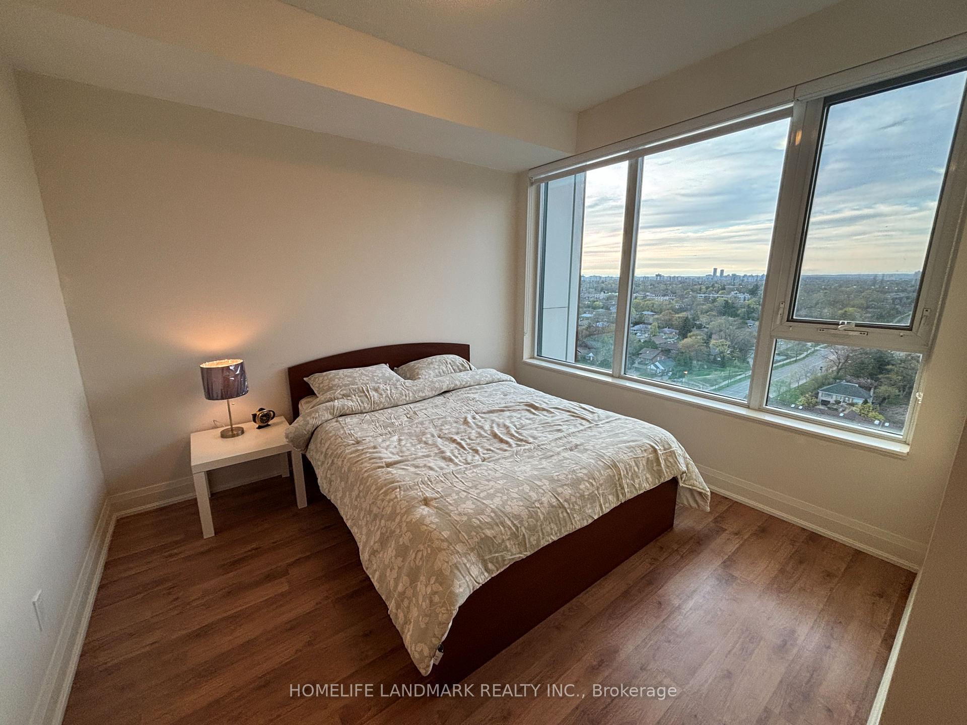 2 Bedrooms Condo at 68 Canterbury,  Toronto For sale