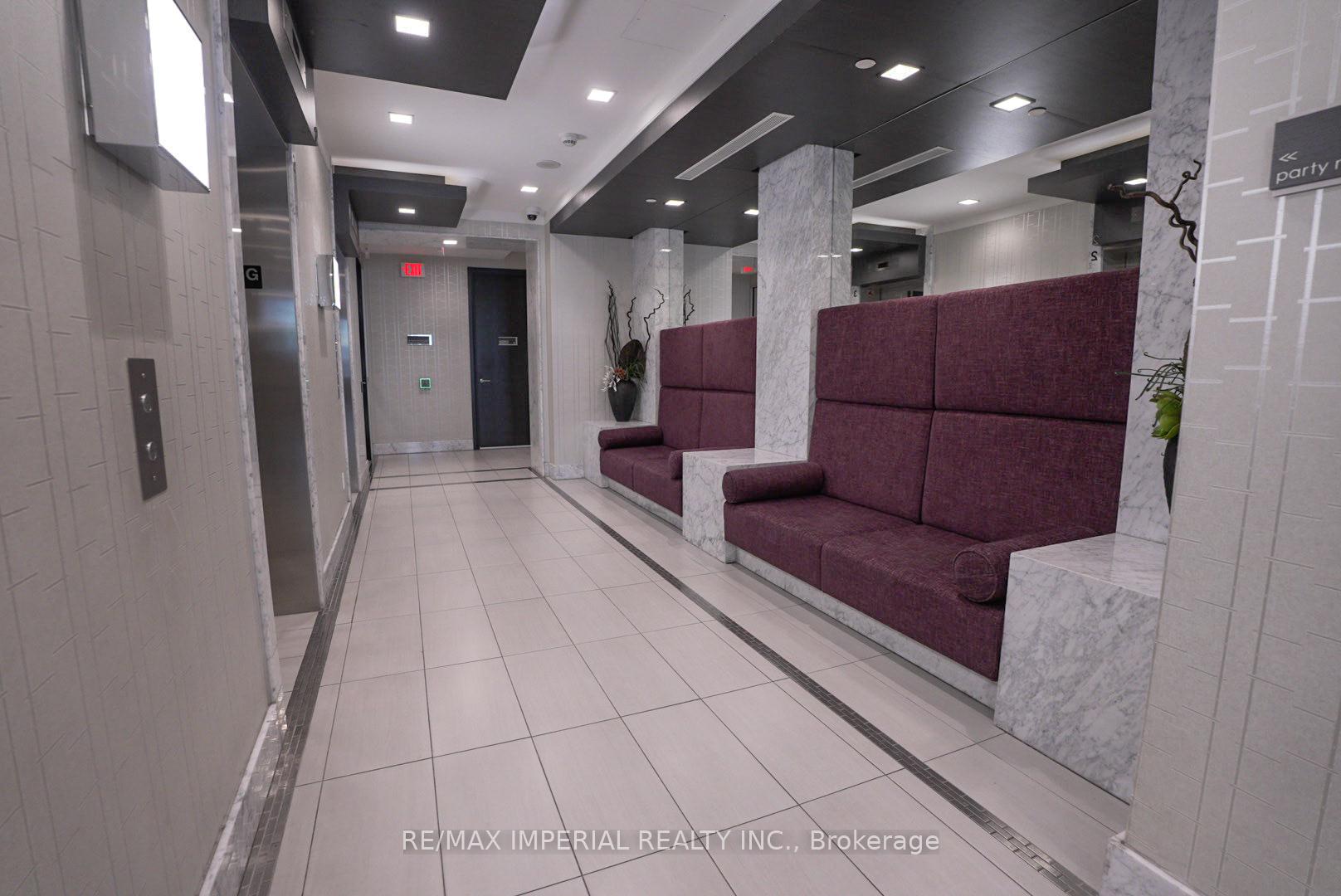 2 Bedrooms Condo at 18 Graydon Hall, Toronto For sale