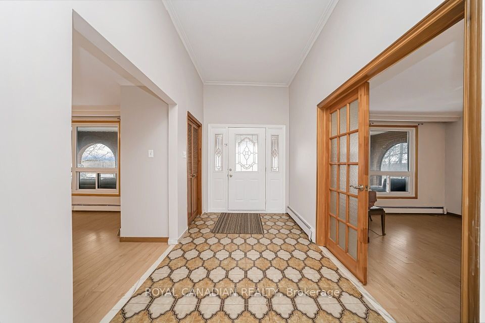 https://trreb-image.ampre.ca/K4z8tLnKUS2vz0kP_gs05_wUSaOHTdgR65rEFFzH1G8/rs:fit:960:960/wm:.5:so:0:50:.4/wmsh:10/wmt:PHNwYW4gZm9yZWdyb3VuZD0nd2hpdGUnIGZvbnQ9JzY4Jz5ST1lBTCBDQU5BRElBTiBSRUFMVFksIEJyb2tlcmFnZTwvc3Bhbj4/L3RycmViL2xpc3RpbmdzLzQwLzczLzM3LzUyL3AvMTFlODEyMzktZDRjZS00M2M4LTkzNDMtYWRlYzY1YjQ4ODhkLmpwZw.jpg