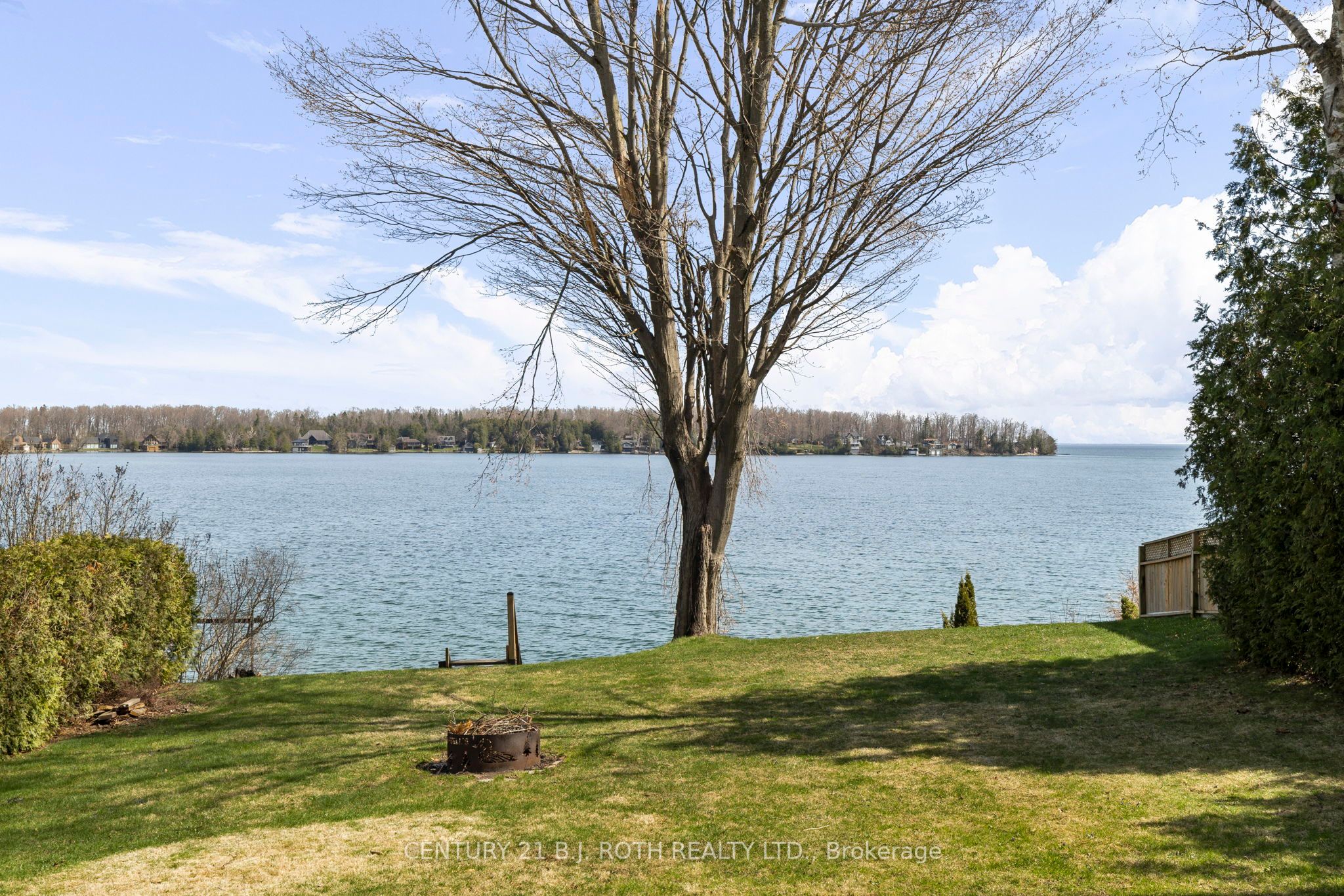 2679 Lakeshore Road E