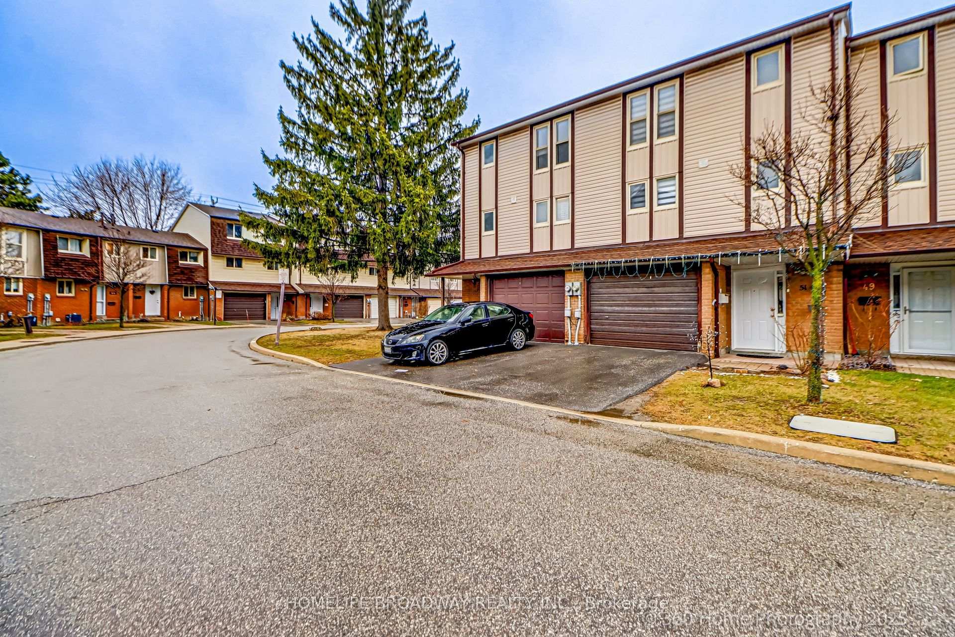 3 Bedrooms Condo at 51 Yellow Birch, Toronto For sale