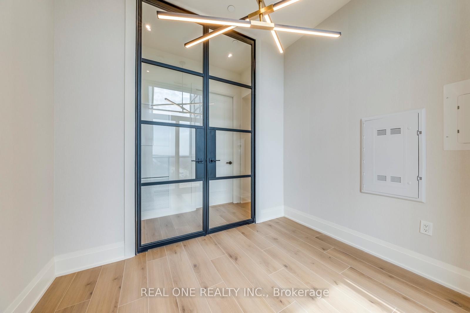 3 Bedrooms Condo at 509 Dundas, Oakville For sale