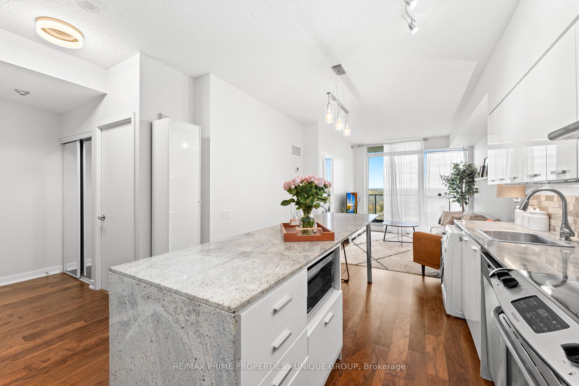 1 Bedroom Condo at 29 Singer, Toronto For sale