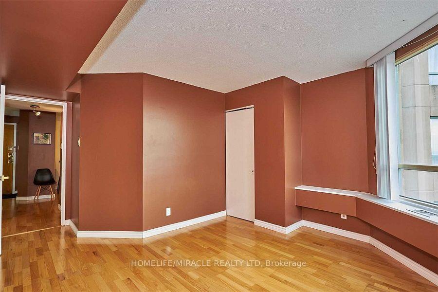 2 Bedrooms Condo at 41 Markbrook, Toronto For sale