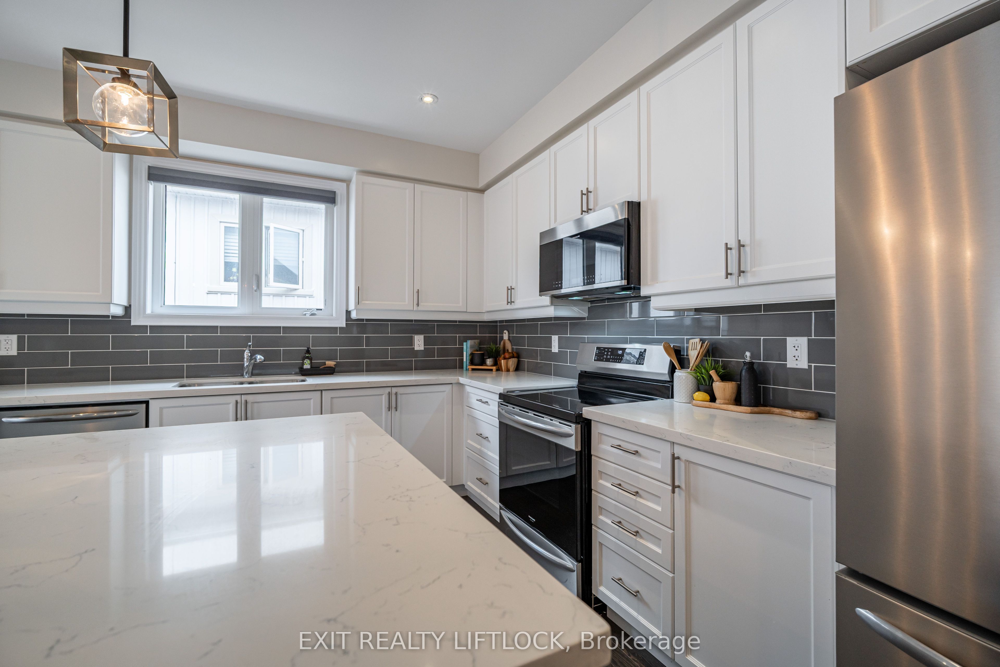 8 Station Drive, Cavan Monaghan, ON L0A 1G0