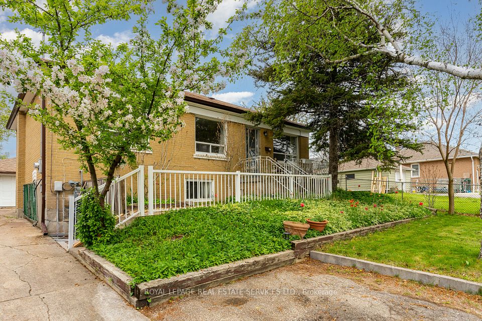 62 Nash Drive, Toronto, ON M3M 2L5