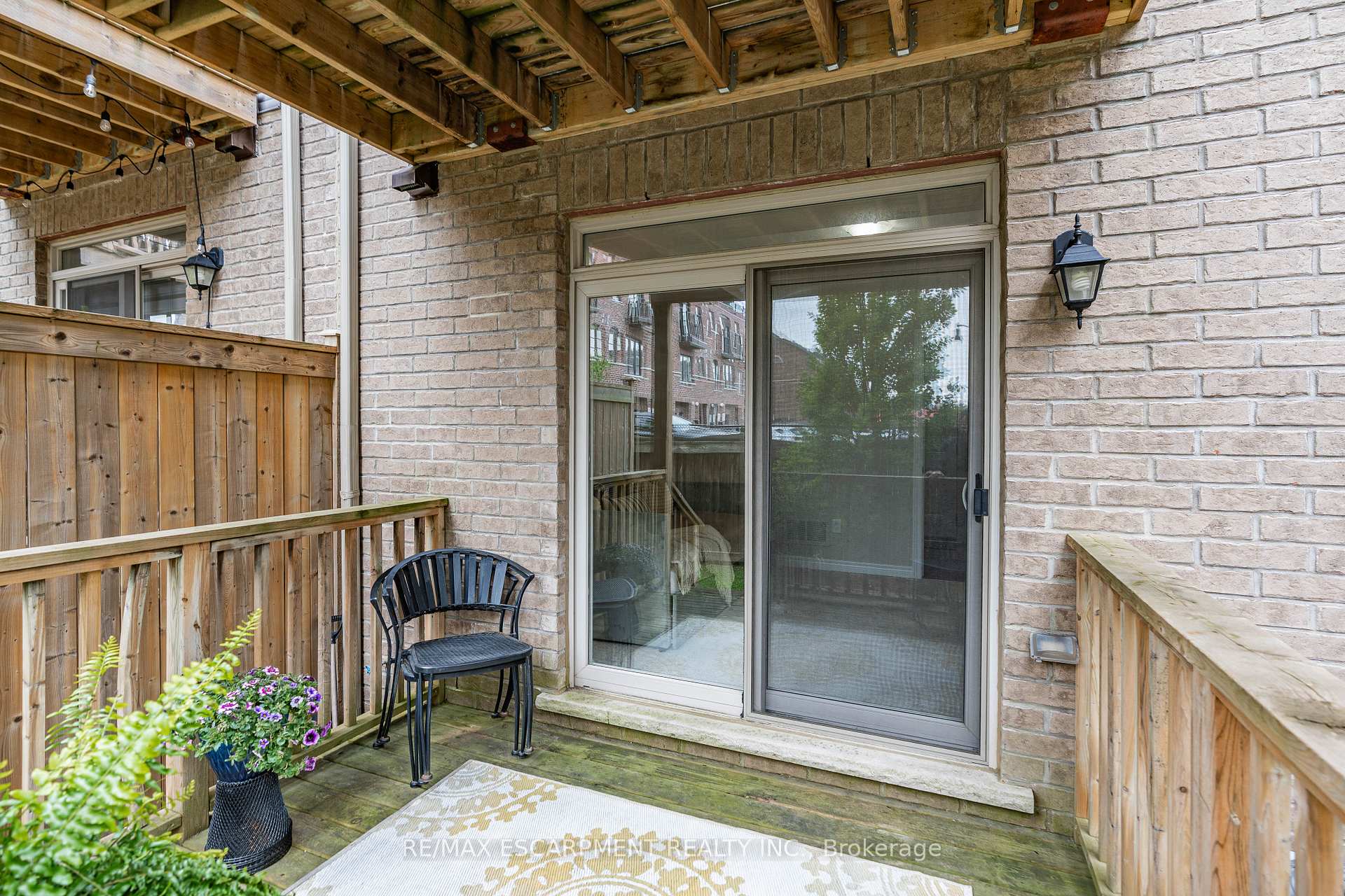 3 Bedrooms Condo at 215 Dundas, Hamilton For sale