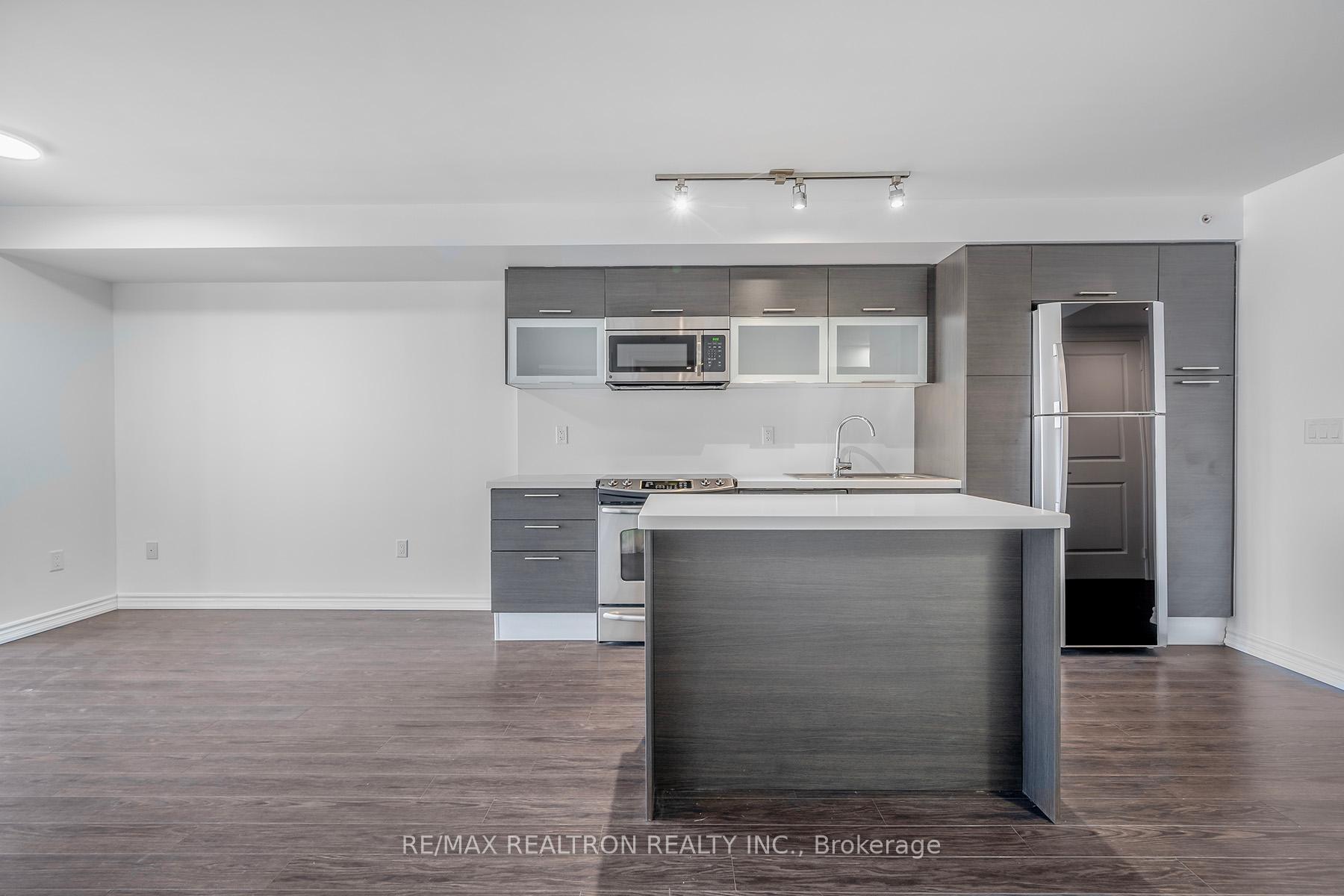 2 Bedrooms Condo at 386 Yonge,  Toronto For sale