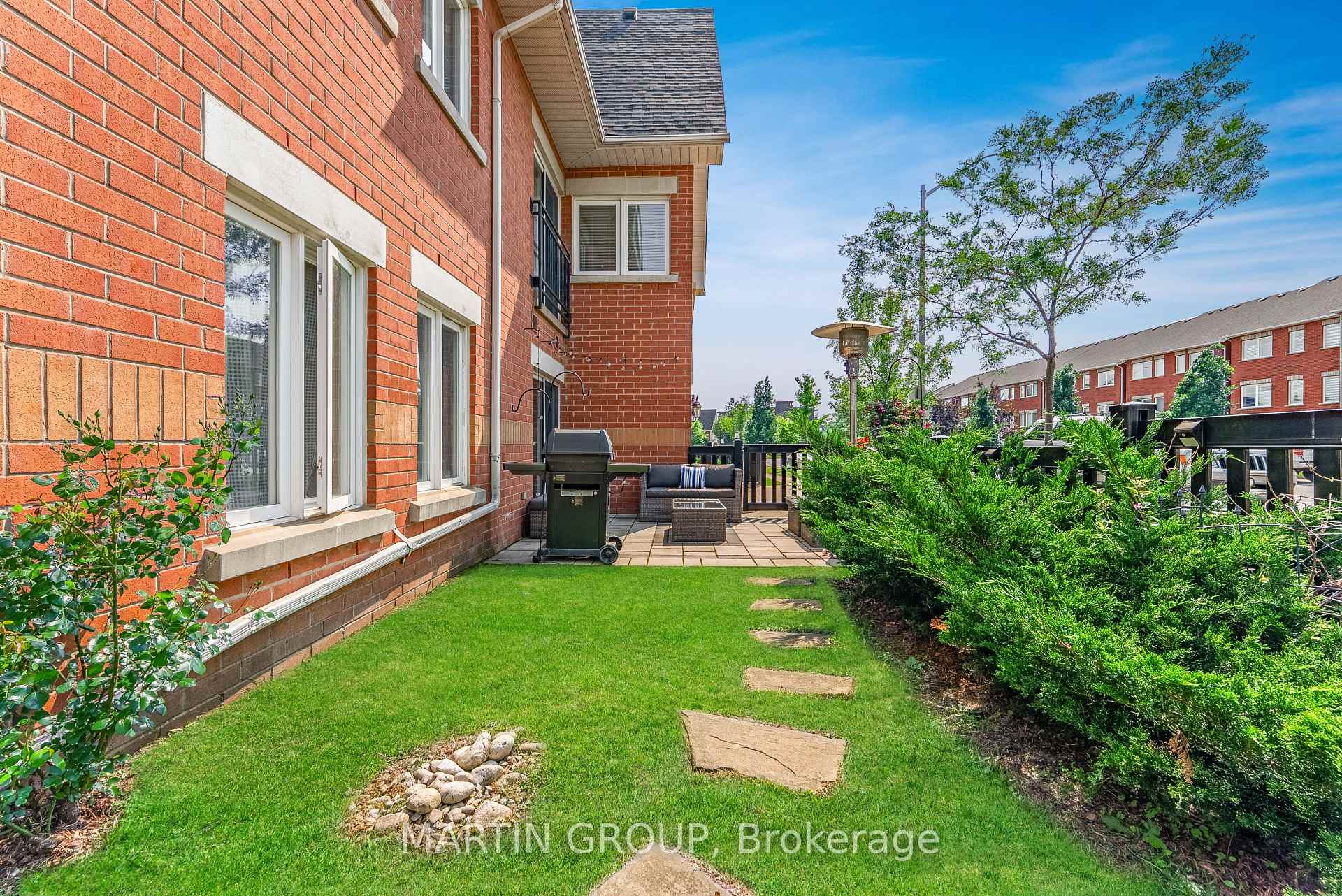 2 Bedrooms Condo at 1701 Lampman, Burlington For sale