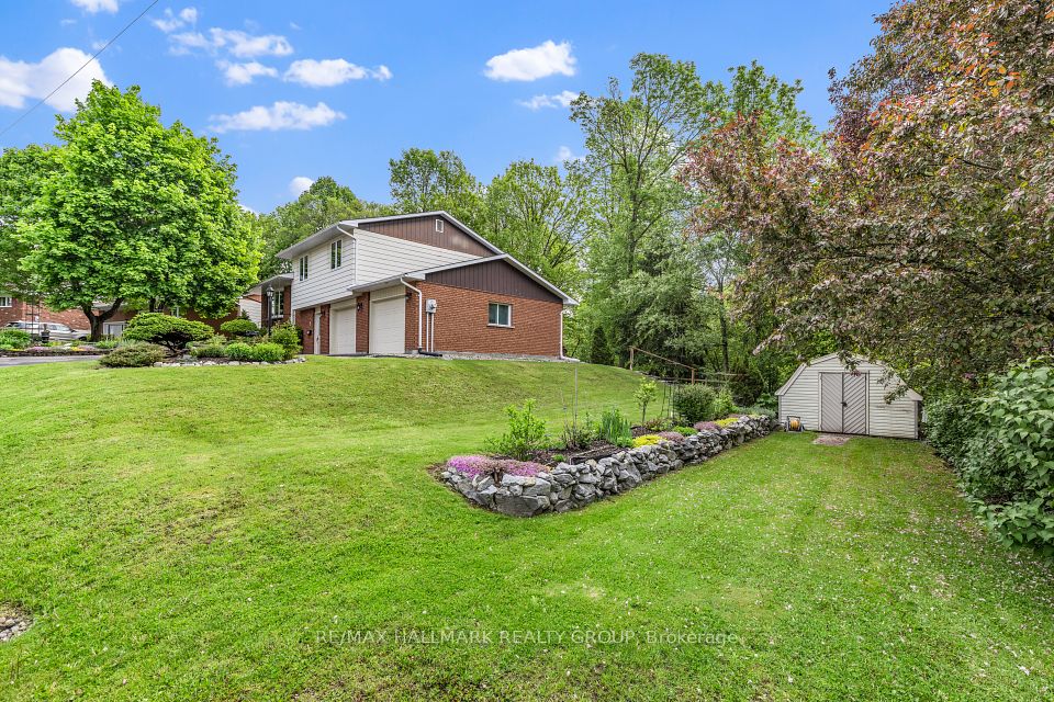 7 Indian Court, Laurentian Valley, ON K8A 7V3