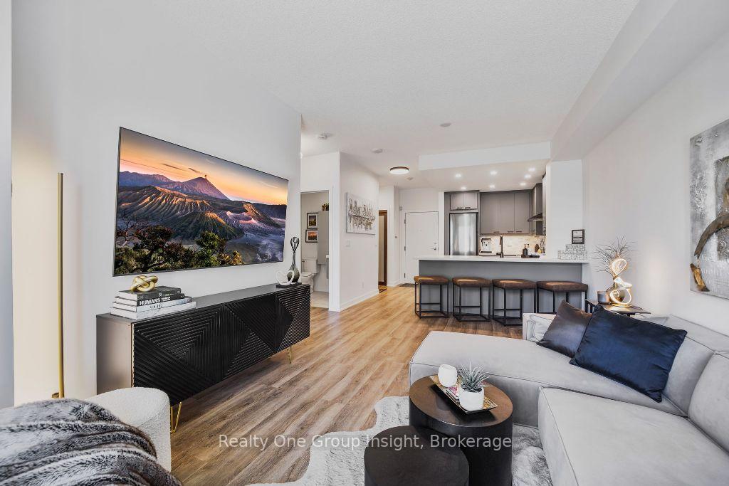 1 Bedroom Condo at 551 Maple,  Burlington For sale