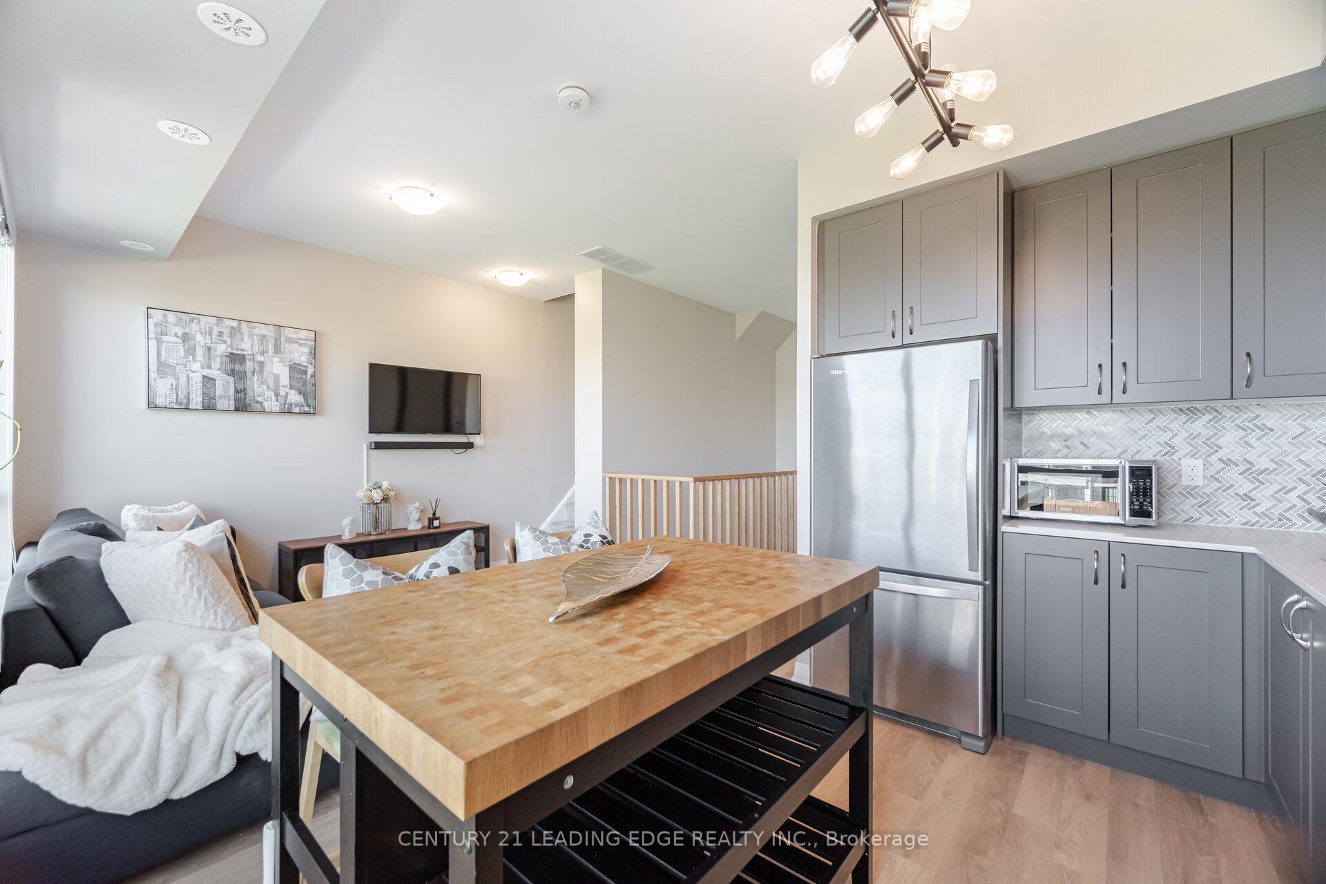 2 Bedrooms Condo at 650 Atwater, Mississauga For sale