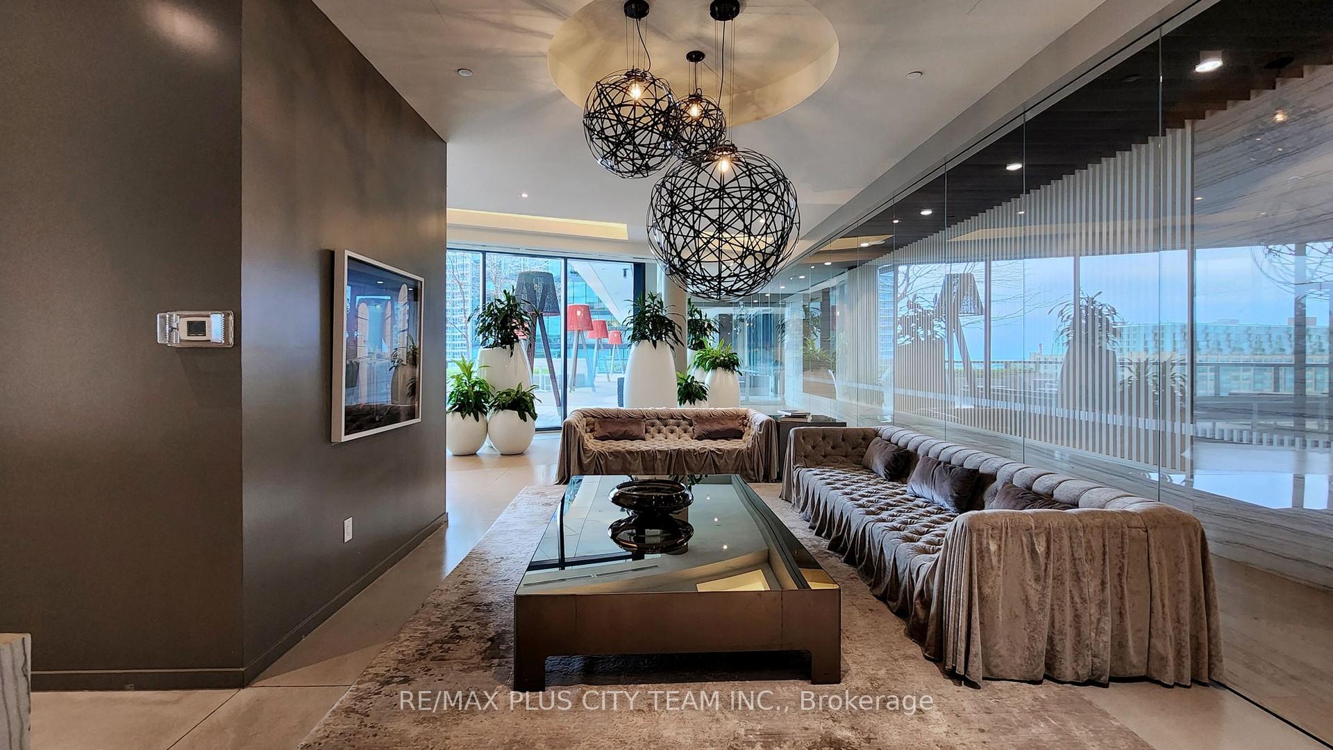 2 Bedrooms Condo at 100 Harbour, Toronto For sale