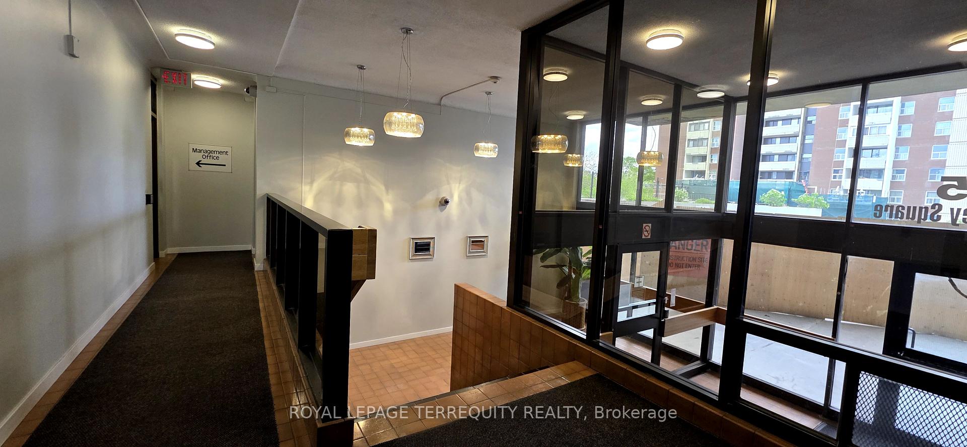 2 Bedrooms Condo at 5 Massey, Toronto For sale