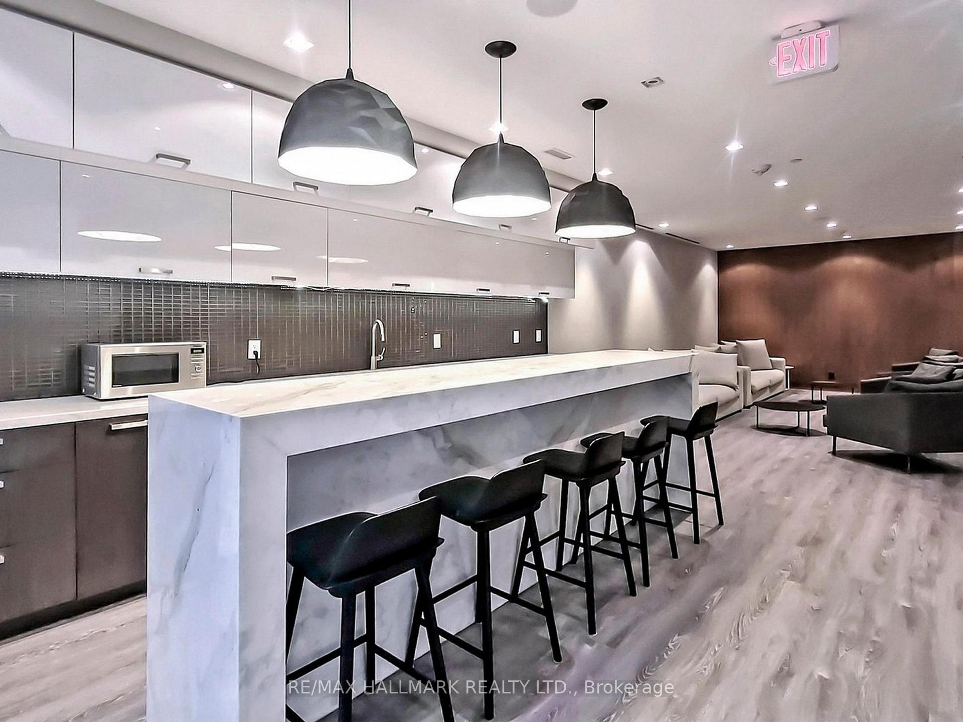 2 Bedrooms Condo at 8 Mercer, Toronto For sale