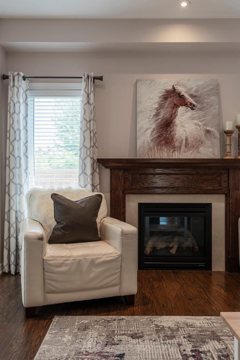 3 Bedrooms Condo at 441 Stonehenge, Hamilton For sale