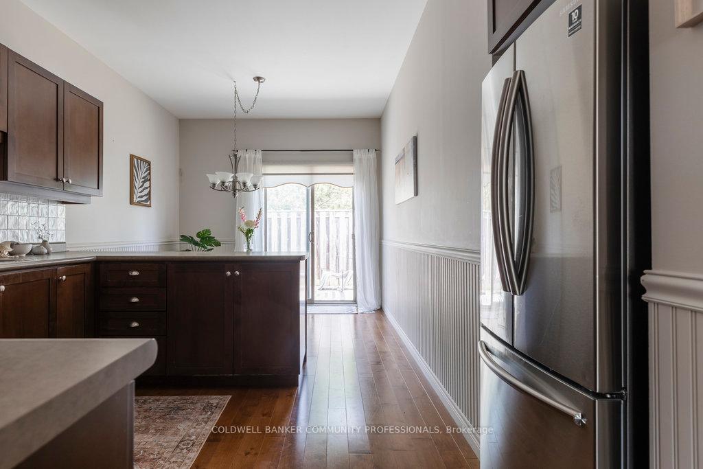 2 Bedrooms Condo at 130 Southbrook, Hamilton For sale