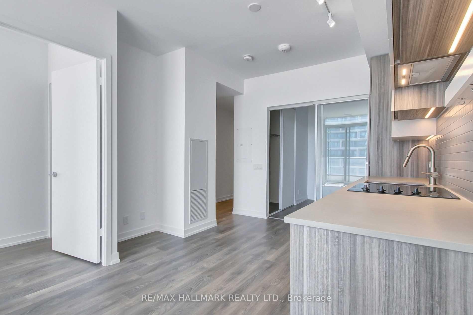 3 Bedrooms Condo at 898 Portage, Vaughan For sale